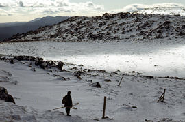 Man with skis on Mount Barrow