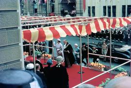 Queen Mother arrives at Hobart Town Hall