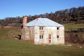 Stone dwelling at Sherwood, Hollow Tree