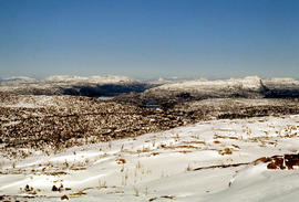 Snow on plateau below Mount Rogoona